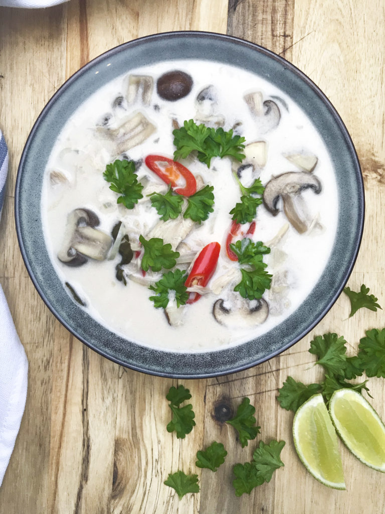 Tom kha gai med kylling, champignon og kokosmælk