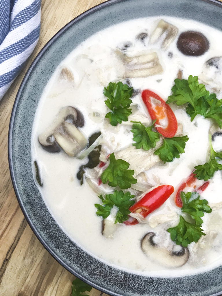 Tom kha gai med kylling, champignon og kokosmælk